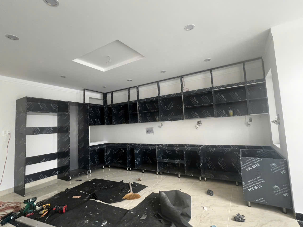 tủ bếp inox cánh kính quảng 